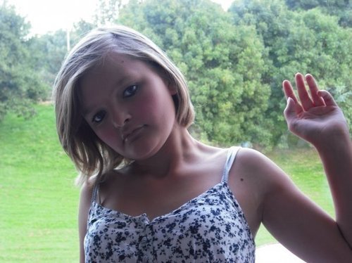 I am Milliee and I love swimming. I have lots and lots of great mates and am single. I really need a boy to love. x