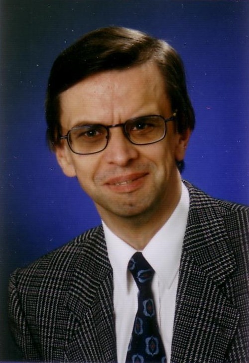 I'm SAP technology consultant experienced in  projects to 500 people.

Since 2023 I am the owner and CEO of XAIPERNET,
a German startup-company in AI technology