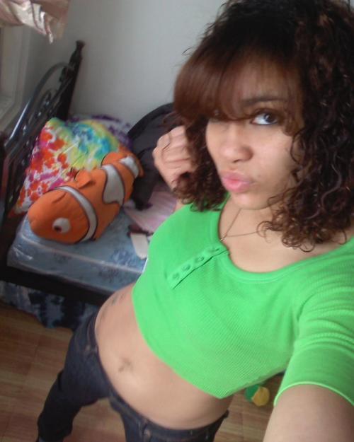 18 ムθVモ 2 have fun im a really out goinq person ムθVモ 2 party.