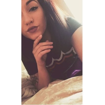 devinleenolde's profile picture. the only reason I have this is bc my professor requires it. #ihatetwitter