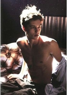 MiniPane_RPG's profile picture. Fils immortel de Peter Pan & Jane Sparrow || 16 ans || Maelyne, ma marraine || Enzo BF || On dit souvent que je suis le fils à son père