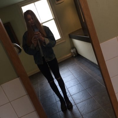 lucyyy1975's profile picture. you look famous let's be friends