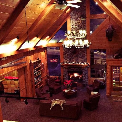 Southern Oregon's Landmark Destination Resort. Live Music Every Night, Lodge Dining, Real Wood Fireplaces, Wally's Bar, Open 365 days a year.