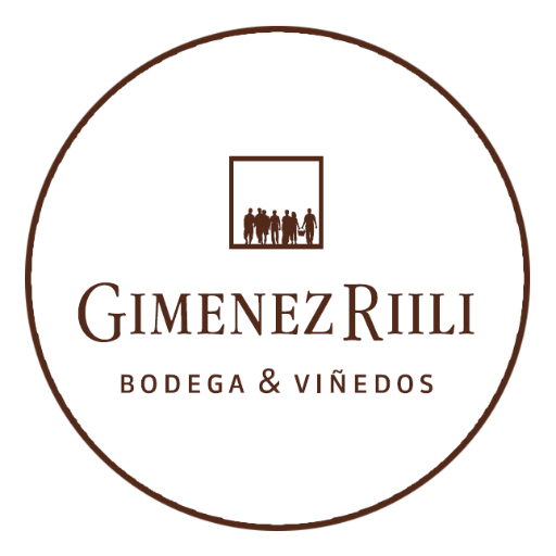 Bodega Gimenez Riili es una empresa familiar dirigida por la tercera generación: Pablo, Federico y Juan Manuel; junto a sus padres Susana y Eduardo.