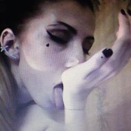 FifiRi7i's profile picture. 