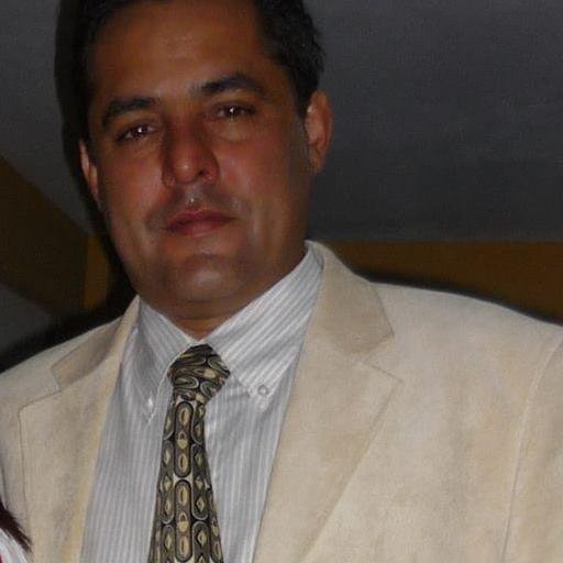 Abogado, egresado de la Universidad de los Andes