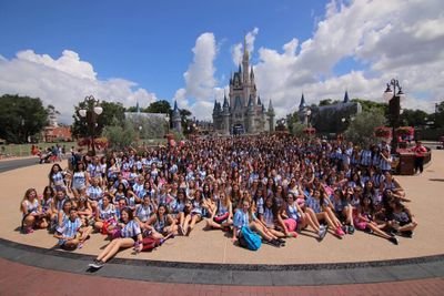 ''por que voy a querer una fiesta de seis horas cuando puedo irme por dos semanas a disney con mis amigas y con la mejor empresa'' julio es la prox salida➡