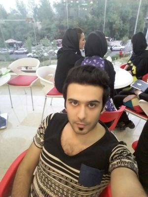 puriyarostami's profile picture. 