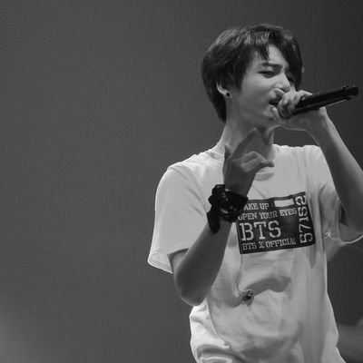 JungKooks_eyes's profile picture. 