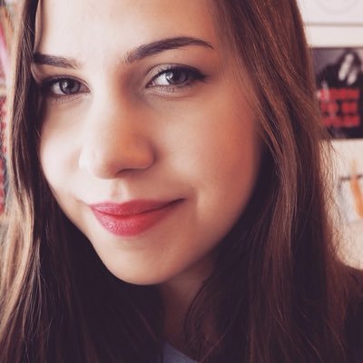 Social media and content specialist • illustrator • bookworm & blogger