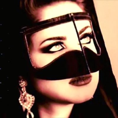 اثق بانني فتاة مختلفہ ، احمل في داخلي روح حنونہ ، لگنها تتعب عندما تضيق بها الحياة..لست مثاليہ ولكن اعلم بان نيتي طاهرة للجميع . . . الخاص❌