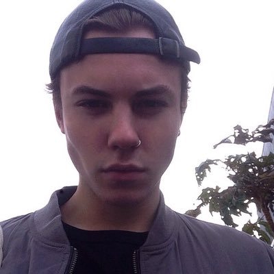 harryrpgsfc's profile picture. je lui ai dit t'es belle en pensant qu'est-ce que t'es bonne