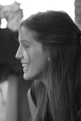 Graphic and UX designer eager to understand the world. Love life, love design.