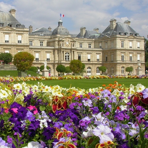 Paris-related feeds that I find useful. Please follow & re-tweet for others' benefit: Paris news, attractions, happenings...
