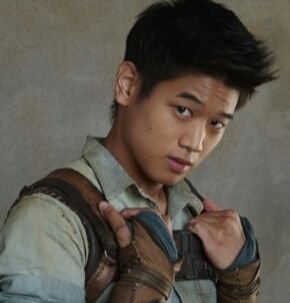 Grey ''Jedi''. Trained on the run, but very not fully. 20. Steampunk lover. Lightsaber color: Primrose.
SWRP #Cryptoid
