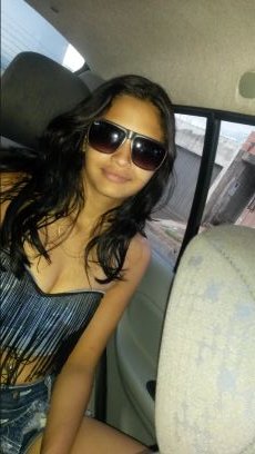 996444746Aline's profile picture. 