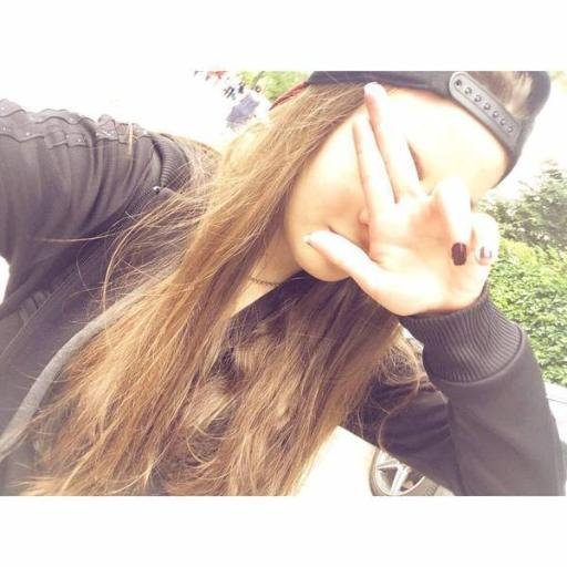 IreMNur122's profile picture. 