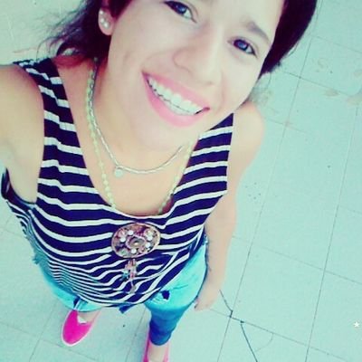 Y sigo aquí , esperándote ..