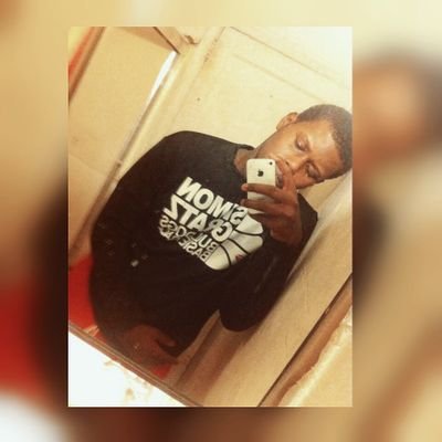 Official promoter @pgetbizze
#freedareal
#ballislife
~young nigga with big dreams
~ they said good die young