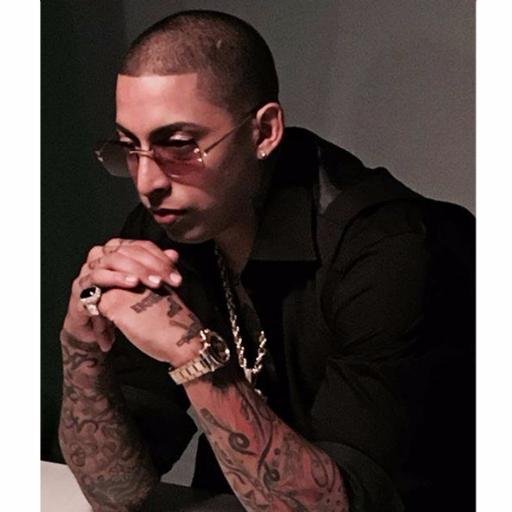 Para todos los ñengosos y ñengosas. |
El producto más caro. Soldado callejero. RealG4Life es lo que hay baby.
