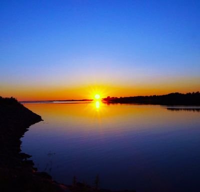 Elämänmakuinen mies. Luonnossa lempeämpi, täällä raju kuin rakastaja. Poliittisesti sitoutumaton.