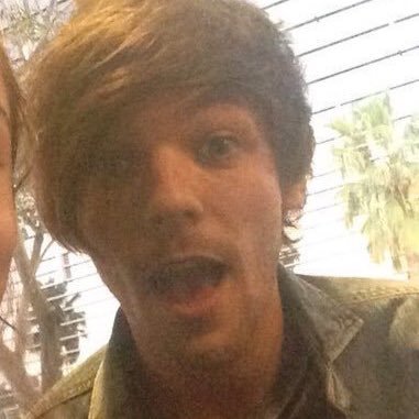 FOLLOW @loveIytwink AND @aboutkingtommo AND @howdoyuwhisk OR UNFOLLOW