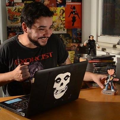 SickSiqueira's profile picture. That drunk guy who talks about horror movies on youtube. Aquele bêbado que fala sobre filmes de terror no youtube.