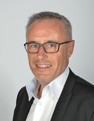 Fondateur de AlternativeAchat, chargé d'enseignement en écoles de commerce, président de Ach'Atlantic, co-auteur de 2 livres sur les achats.