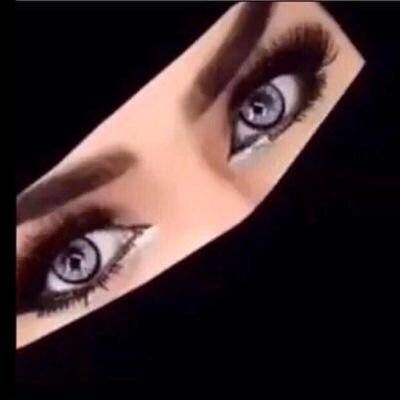 لأننيّ أحبك ِ فلا أتمنىَ لقلبگِ أنّ ينبضّ وجعاً ♡