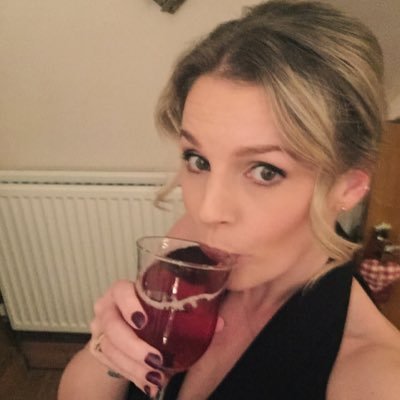 foxybeckifox's profile picture. full time mum and business owner/mentor