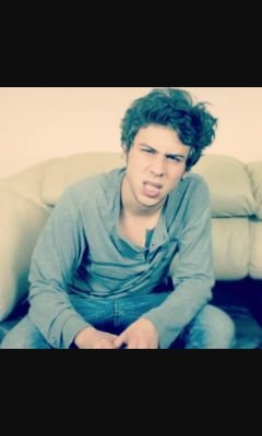 Alexzu664's profile picture. |Sígueme y te sigo.|
|Follow me and I follow you.|

Snapchat: Alex_281214
Younow: AlexMarley152