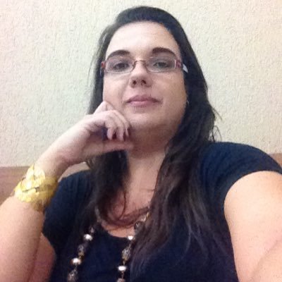 Psicóloga, apaixonada por gatos, moda, maquiagem e as coisas boas da vida.... Em busca de mudanças e de uma vida mais saudável.