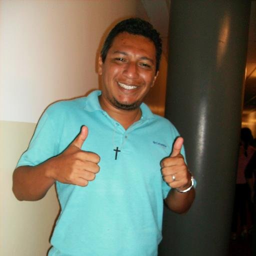 con muchísimo Fuerza y Fe, aficionado a la música, Amando a mi Familia y mi país hasta el infinito
