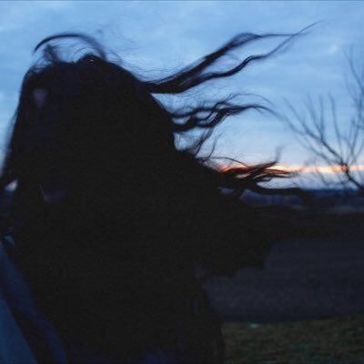 نجمٍ،تحس انه قريب ..وماتوُصله.