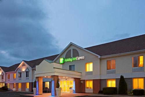 Holiday Inn Express Hotel, Keene, NH. Centrally located near Keene State College, Granite Gorge, Mt. Monadnock, and Okemo Ski Resort.