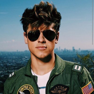 @jackjhonsfk mi mejor amigo. & @phoebedunnx mi sol entero ❤️