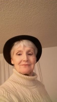 Inquisitive, adventurous, funny, opinionated lady who loves stories, stars, photography, art, architecture, clouds.