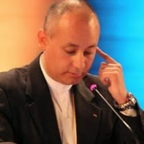 Especialista en Gobierno Electrónico, Relaciones Internacionales, Balanced Scorecard, Business Inteligence y Marketing, MMA, BBJ, Kyokushin, Artes Marciales