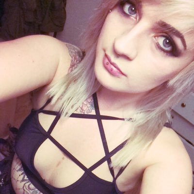 chloeDropDeadx's profile picture. Leicester. party hard or go home. instagram and snapchat: chloeDropDeadx