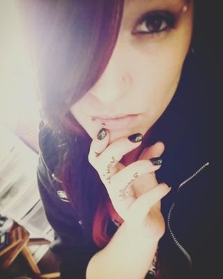 honeypie250219's profile picture. add me to instagram: presswurst