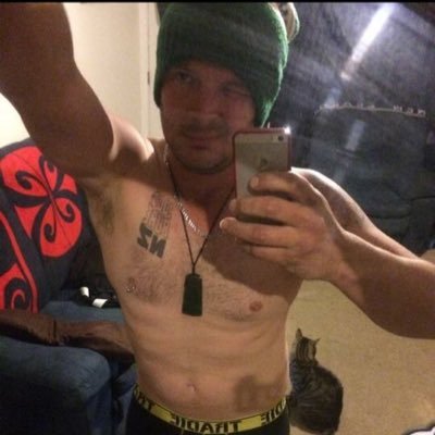 loves boobs and pussy single Male Sesford Australia ,will follow back retweet and like tweets ;