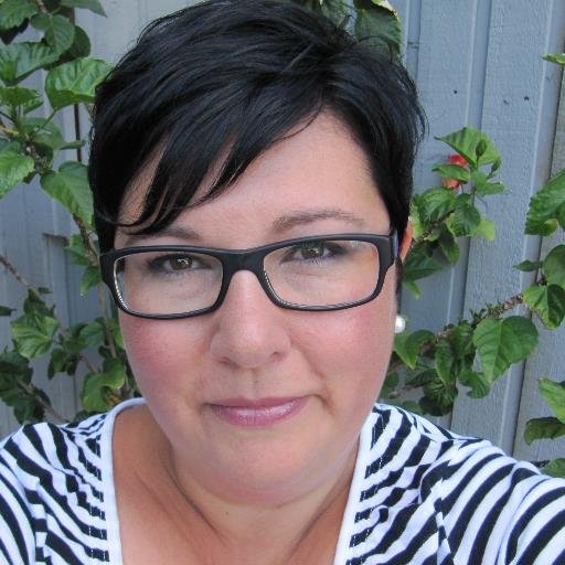 French Canadian mom and wife who enjoys reading a lot, everything #Outlander, wine, nail polish and other important stuff... je parle français!