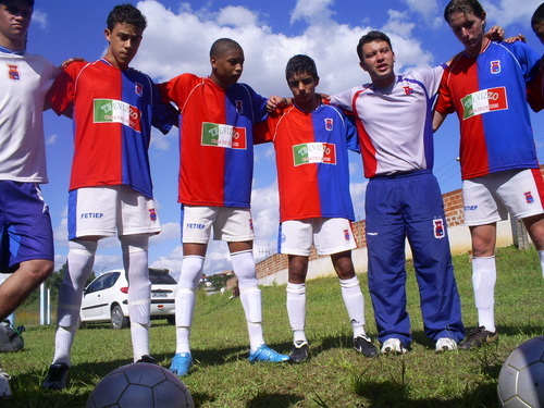 Professor de Educação Física - PUC PR , pós graduado em Educação Física esclar UFPR, cursando pós em futebol e futsal UGF.