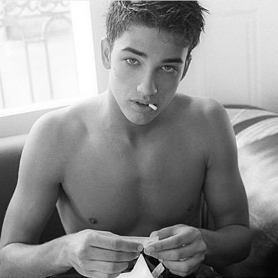 jesseyrpgscb's profile picture. elle est pas montée qu'elle est déjà mouillée