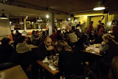 le restaurant ou l'on déguste de la bonne musique en écoutant des bons petits plats