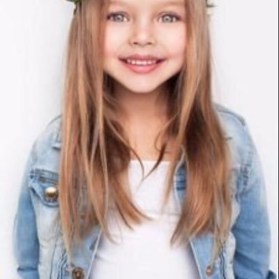 Mikaelson_Hope_'s profile picture. Hayley my mother ❤️ and klaus my dad❤️ Rebekah elijah freya 6-7ans
