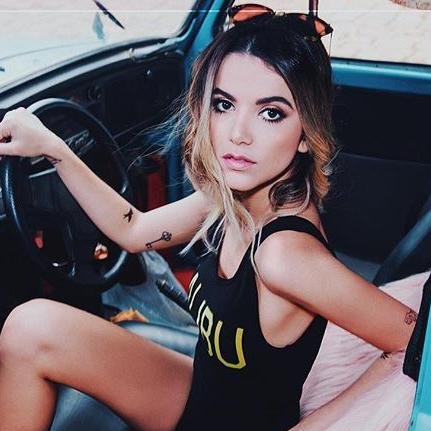 Você virou meu mundo,de ponta cabeça! @manugavassi ...
@lannefs e @flaramos minhas BFFs Virtuais