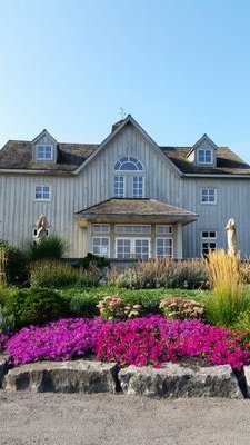 Peninsula Ridge Estates Winery is a food and wine destination set on 80 acres on the Beamsville Bench, Niagara. Producing outstanding VQA wines since 2000.