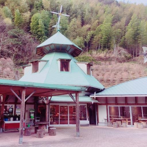 営業時間:9:00-18:00(テナントは17:00まで) 定休日:年末年始のみ TEL:088-850-5300