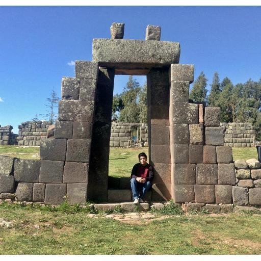 CarlitozRafael's profile picture. Aquí estoy... ayudando, conversando, sonriendo y haciendo sonreír...
\(^_^)/